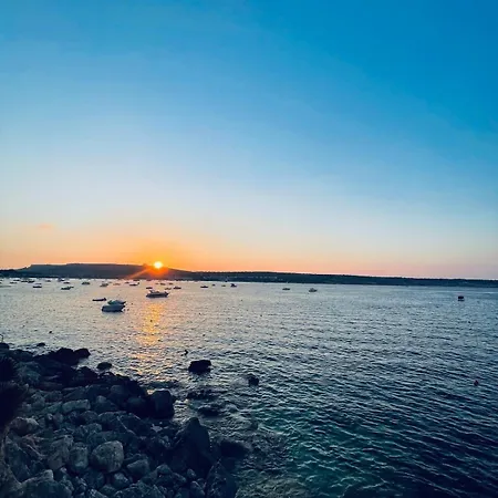 Seafront With Panoramic Ocean Views アパート