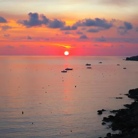 アパート Seafront With Panoramic Ocean Views *